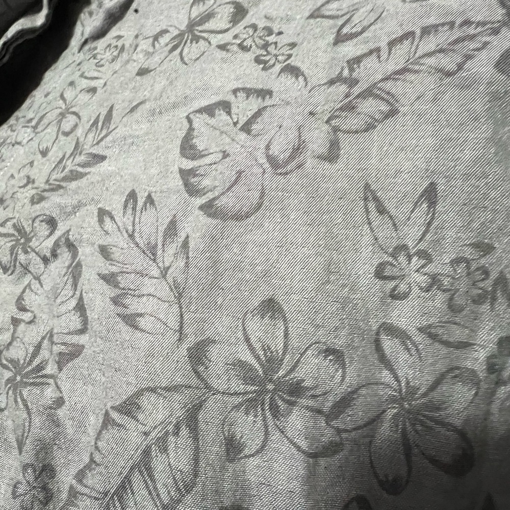 Floral Patterned Gray Button-Up Shirt - Picture 4 of 4